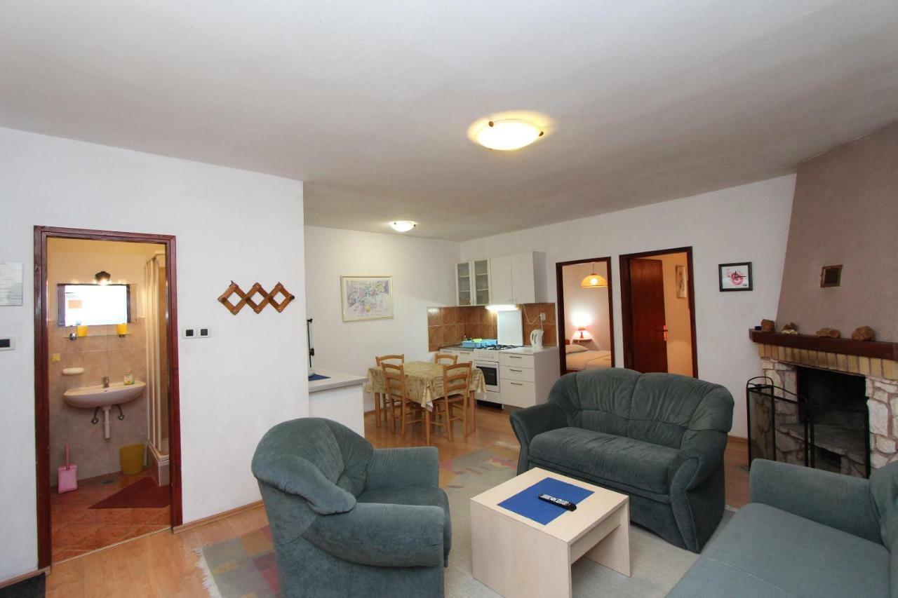 Lora Apartmán *
