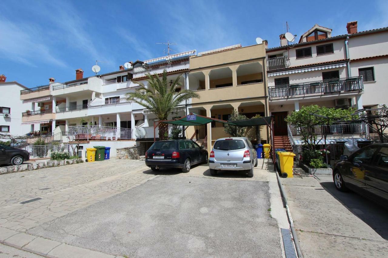 Lora Apartment