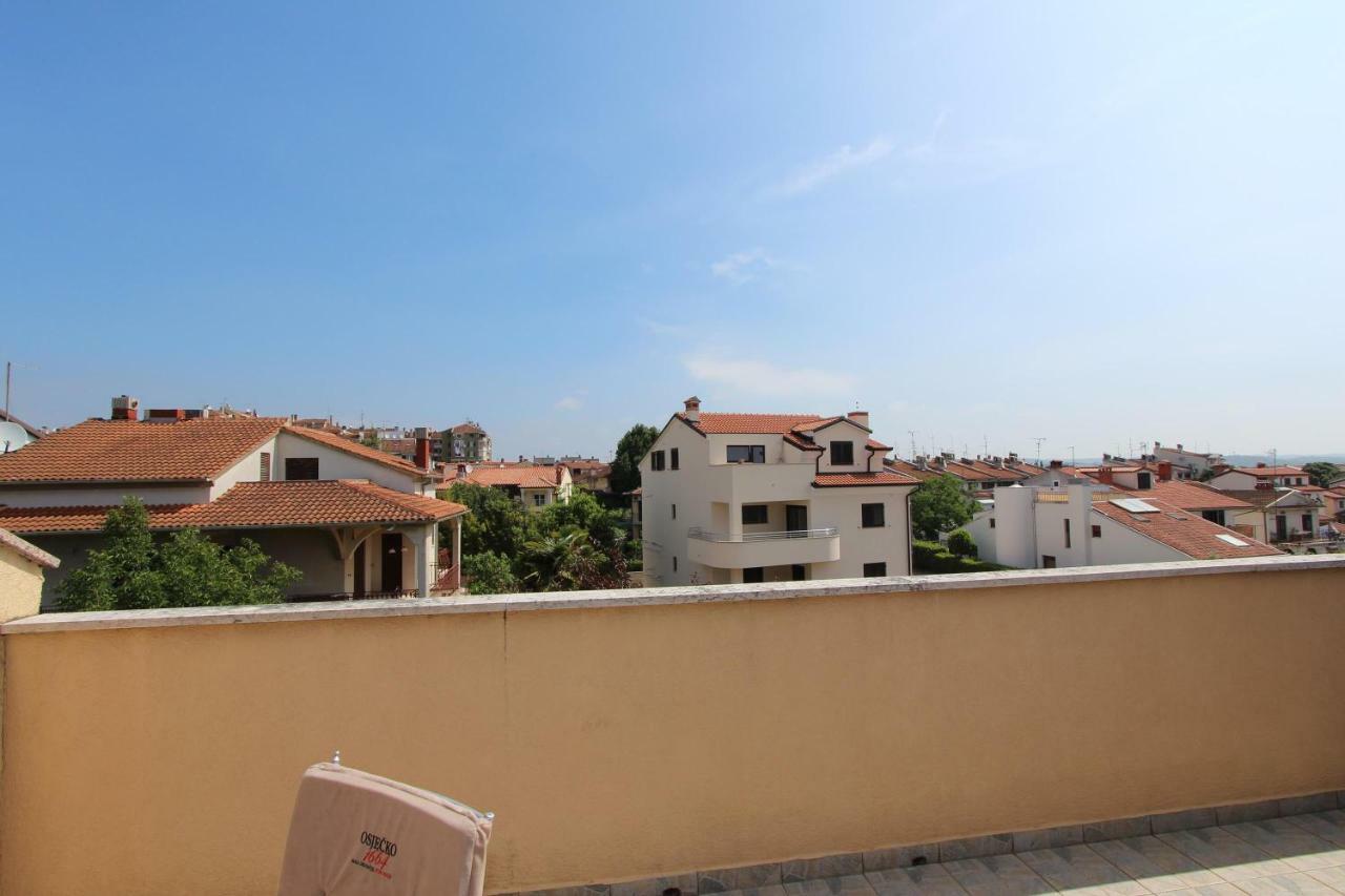 Apartament Lora *